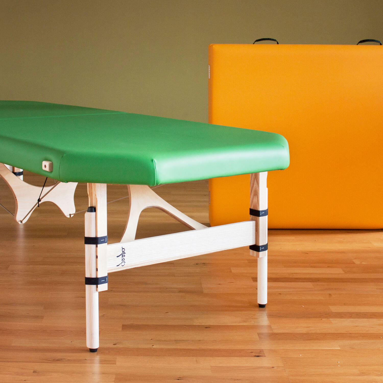 Feldenkrais Storchenliege bAshô - Massageliege mit abgeschrägten Ecken eldenkrais StorchenliegebAshô