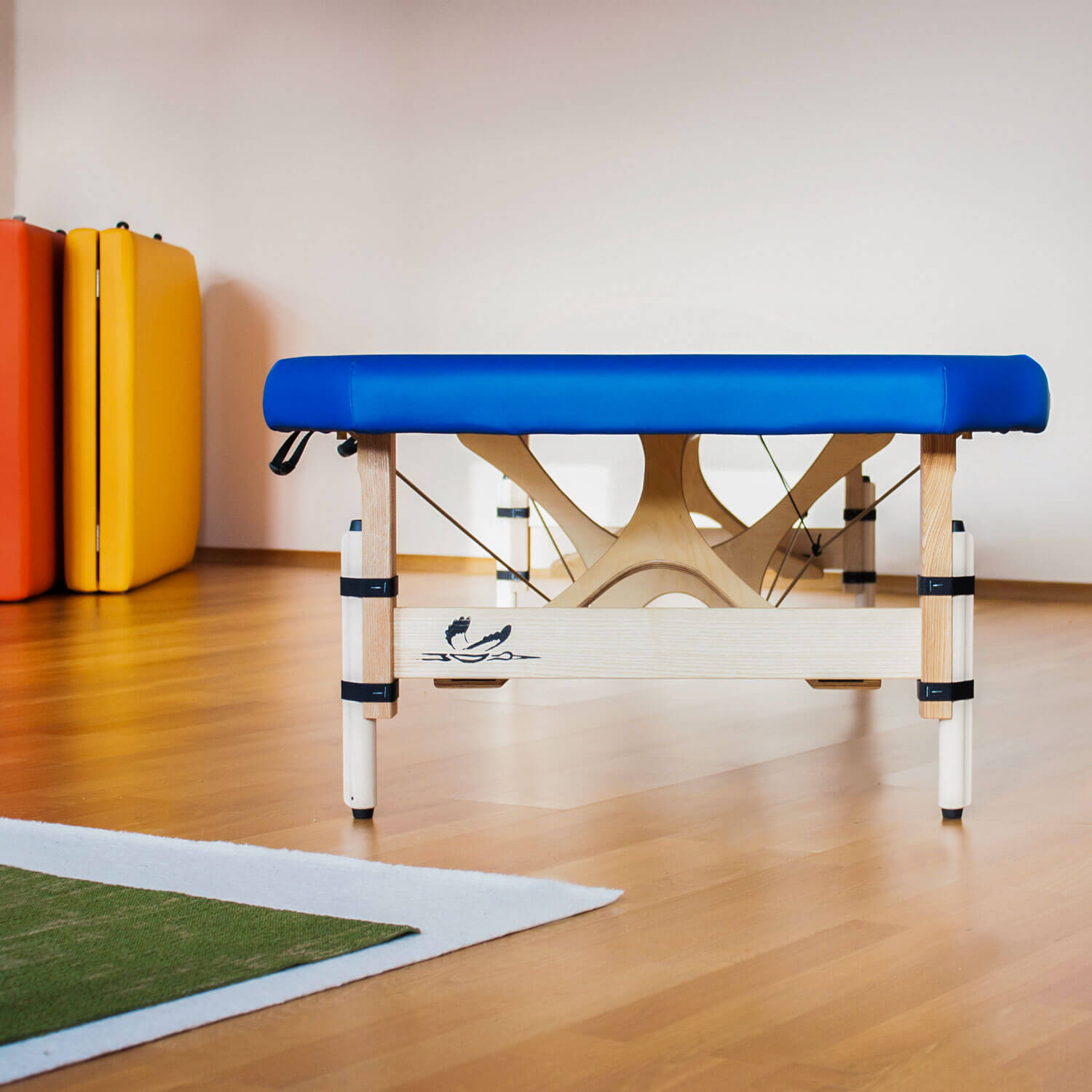 Feldenkrais Storchenliege bhUmî - Massageliege mit abgeschrägten Ecken eldenkrais Storchenliege bhUmî