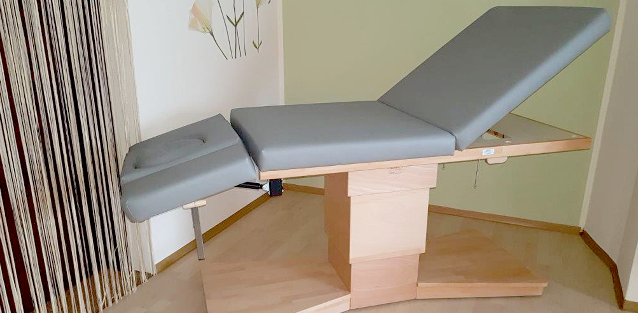 Massageliege und Wellnessliege Well-Lux - Falkner